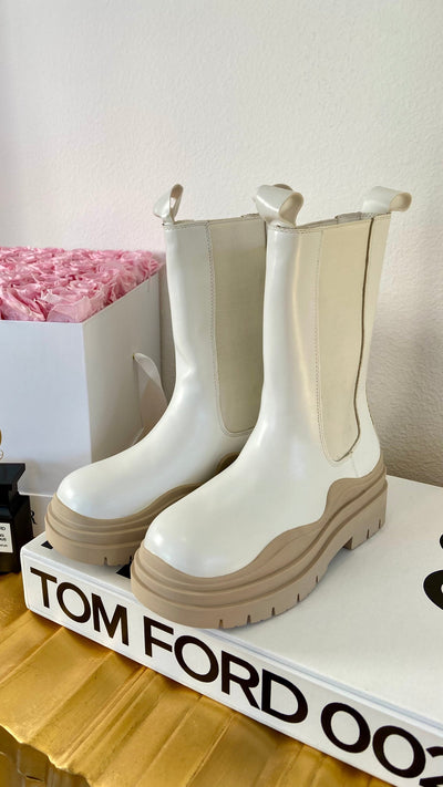 ARI RUBBER CHUNKY SOLE BOOTS (Off white/ nude)